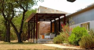 kozyirki-i-navesyi-nad-vhodom-foto-vpechatlyayushhie-stilem-1m