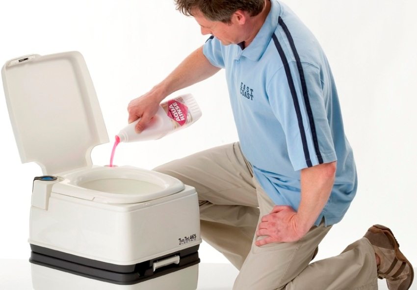 Before using the dry closet, chemical additives must be poured into a special tank Before using the dry closet, chemical additives must be poured into a special tank