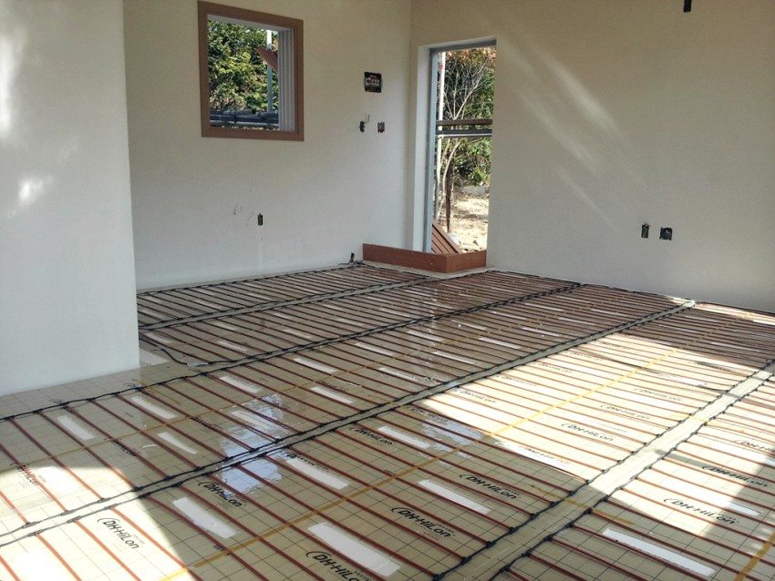 Laying heating foil on a wooden floor Laying heating foil on a wooden floor