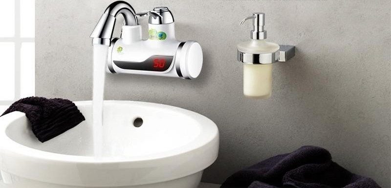 Water heater with electronic water heating temperature indicator Water heater with electronic water heating temperature indicator