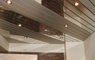 Slatted ceiling in the bathroom. Advantages and installation rules