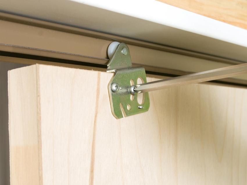 Step 7: adjust the position of the roller carriages Step 7: adjust the position of the roller carriages