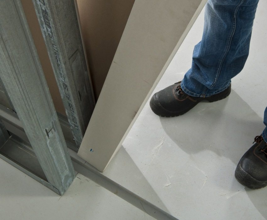 Step 1: arranging the frame for the double wall partition Step 1: arranging the frame for the double wall partition