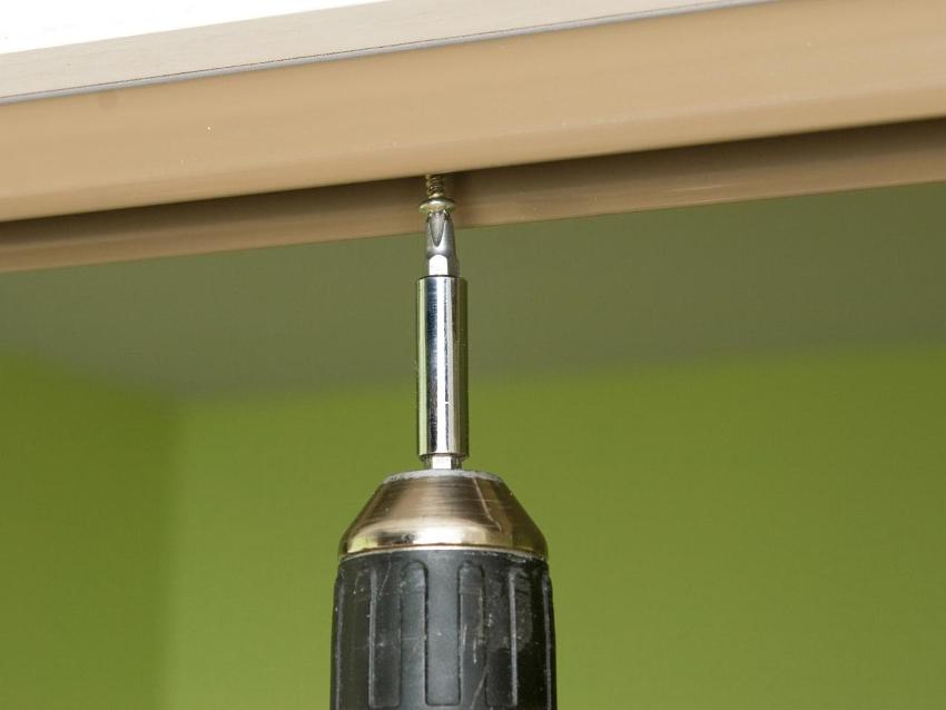 Step 4: attaching the top rail Step 4: attaching the top rail