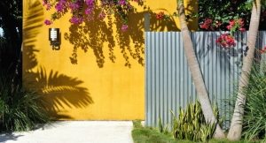 zabor-iz-profnastila-svoimi-rukami-so-stolbikami-1m-2