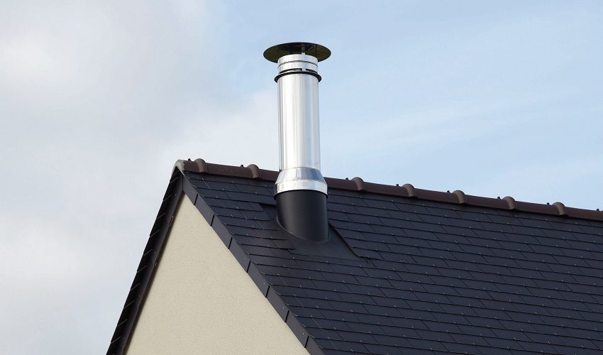 The chimney is brought out to the roof of the building and covered with a cap to avoid precipitation The chimney is brought out to the roof of the building and covered with a cap to avoid precipitation