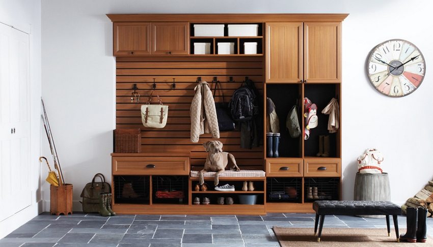 Monolithic structures designed to store clothes in the hallway are spacious and extremely functional Monolithic structures designed to store clothes in the hallway are spacious and extremely functional