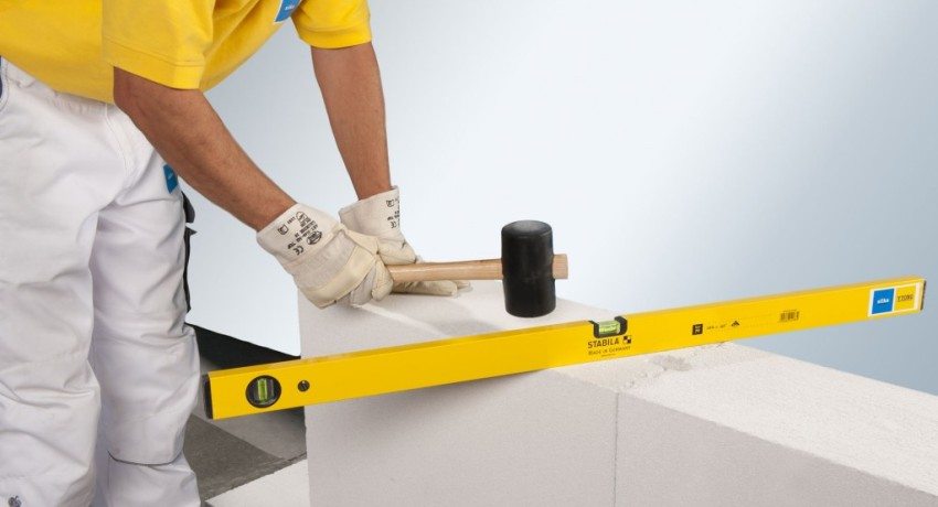 Aerated concrete block with hand grip and tongue-and-groove system is quite easy to install Aerated concrete blocks: sizes and prices per piece, characteristics and application