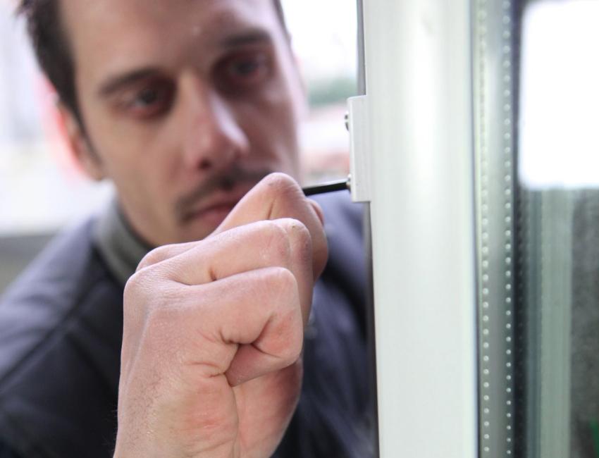 Adjustment of eccentrics of a metal-plastic window Adjustment of eccentrics of a metal-plastic window