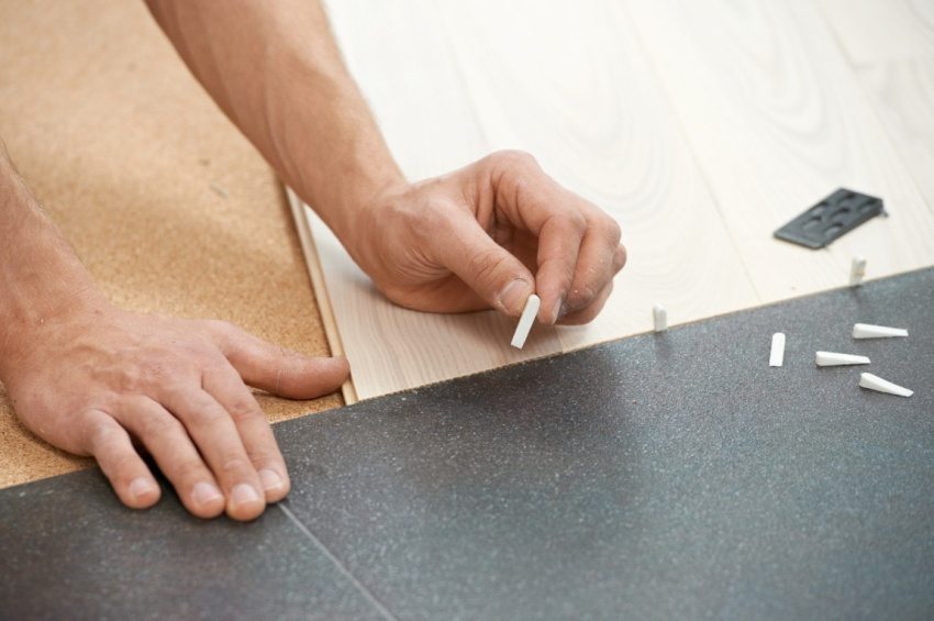 Docking tiles and laminate without the use of a nut Docking tiles and laminate without the use of a nut