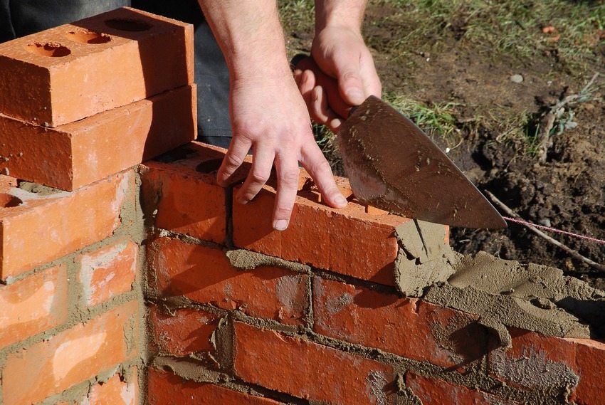 The ideal material for the construction of cellar walls is red brick. The ideal material for the construction of cellar walls is red brick.