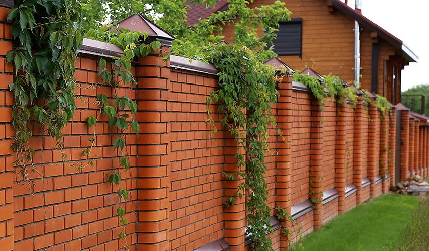 If the fence is made of brick or stone, then it will be advisable to install parapets on it If the fence is made of brick or stone, then it will be advisable to install parapets on it