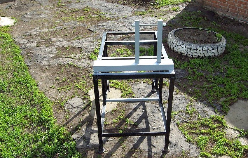 The process of creating a frame for a metal cutting machine