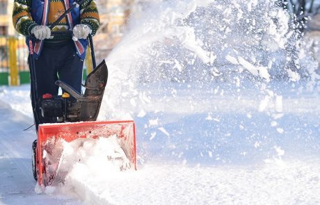 Snow removal equipment for summer cottages and houses: an overview of the best manufacturers