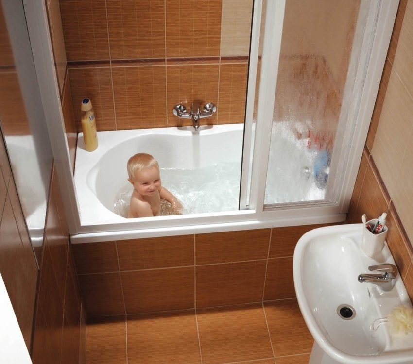 Bathtub with shower Bathtub with shower