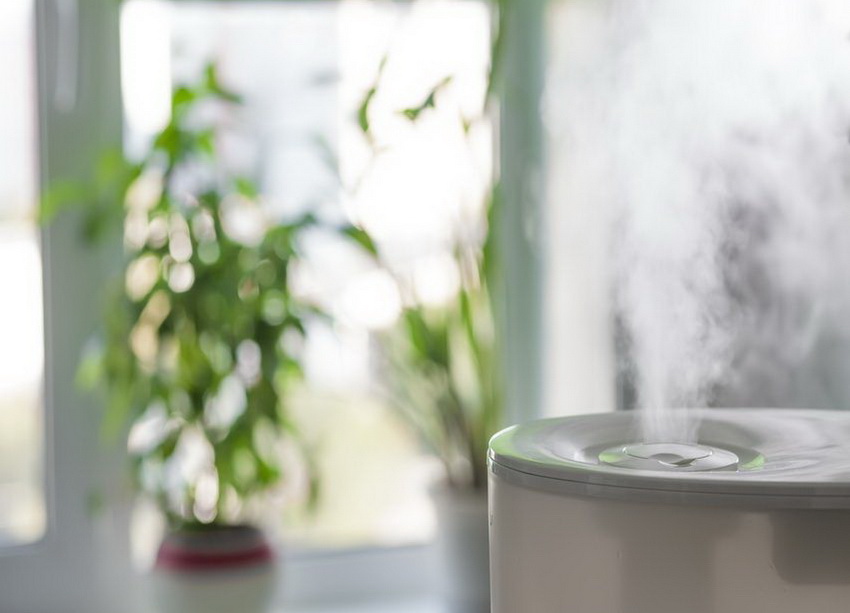 Some models are equipped with a hygrostat to regulate the operation of the humidifier Some models are equipped with a hygrostat to regulate the operation of the humidifier