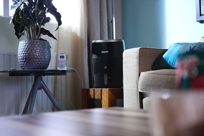 The PHILIPS air washer purifies and humidifies indoor air The PHILIPS air washer purifies and humidifies indoor air