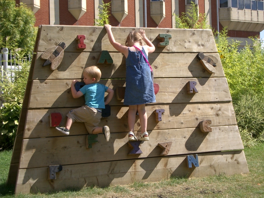 An example of a successful do-it-yourself climbing wall An example of a successful do-it-yourself climbing wall