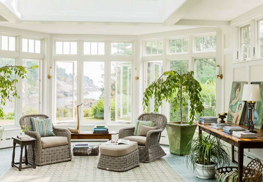 A bay window allows you to increase the internal space of the home, as well as improve illumination and insolation A bay window allows you to increase the internal space of the home, as well as improve illumination and insolation