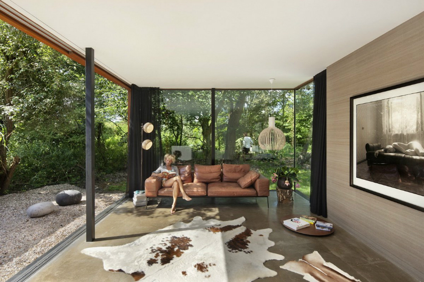 In winter, the glazed veranda does not need to be heated, but this involves the use of particularly durable moisture-resistant materials for the room In winter, the glazed veranda does not need to be heated, but this involves the use of particularly durable moisture-resistant materials for the room