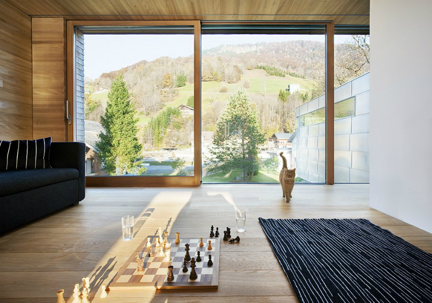 Sliding panoramic windows can be unsafe when children play outdoors, so it is recommended to install them on the ground floor Sliding panoramic windows can be unsafe when children play outdoors, so it is recommended to install them on the ground floor