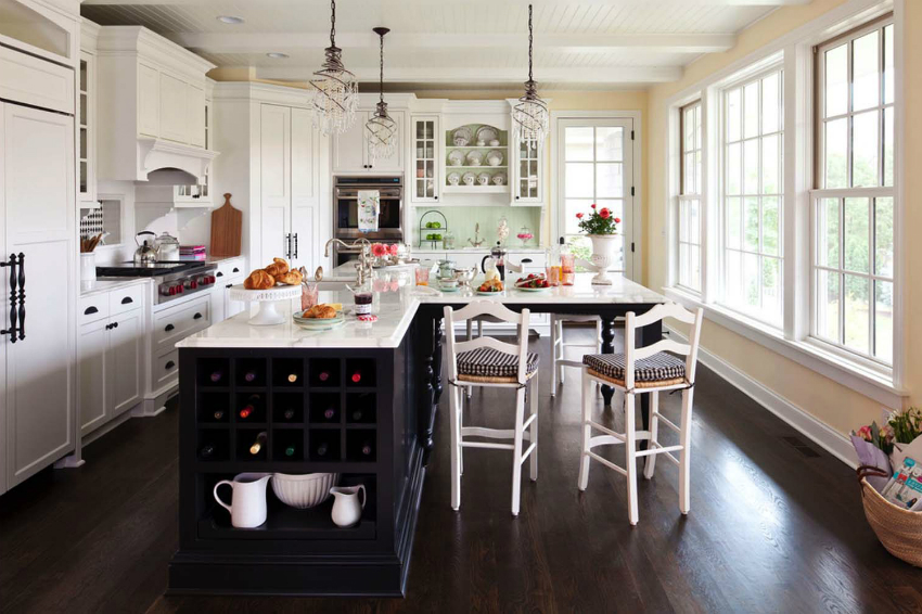 Panoramic wooden windows match beautifully with a classic-style kitchen Panoramic wooden windows match beautifully with a classic-style kitchen