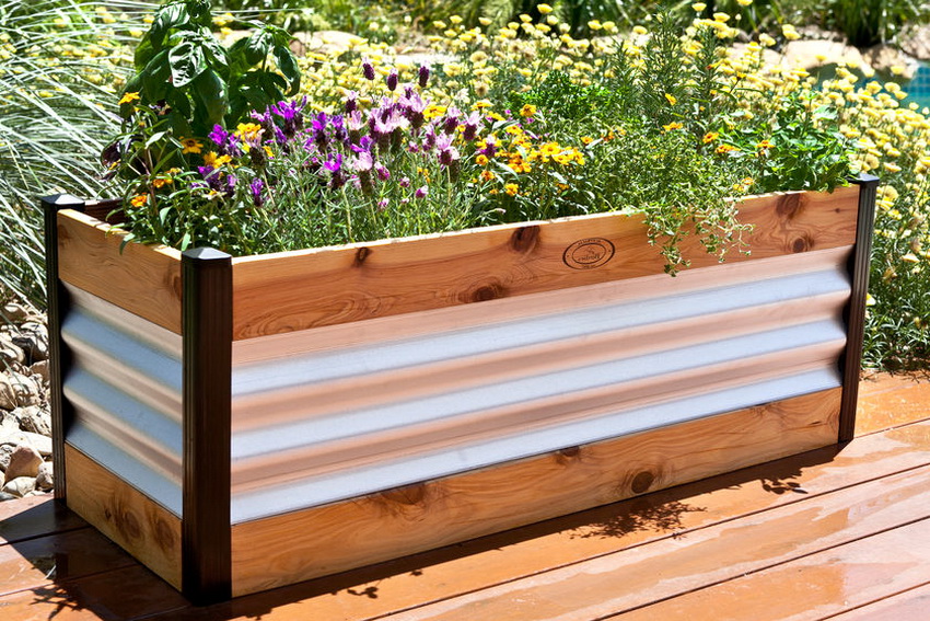 Ready-made structures made of galvanized steel are not only convenient, but also look beautiful on the site Ready-made structures made of galvanized steel are not only convenient, but also look beautiful on the site