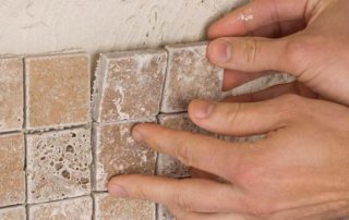 How to lay tiles on the wall: instructions for independent work