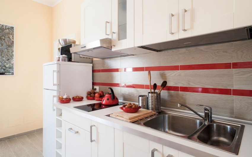 Example of the correct location of the socket for the refrigerator Example of the correct location of the socket for the refrigerator