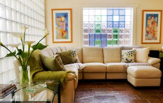 Glass blocks in the interior of premises for various purposes with photo ideas