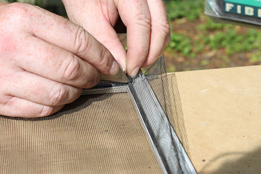 It is important to carefully measure the required mesh size before installing It is important to carefully measure the required mesh size before installing