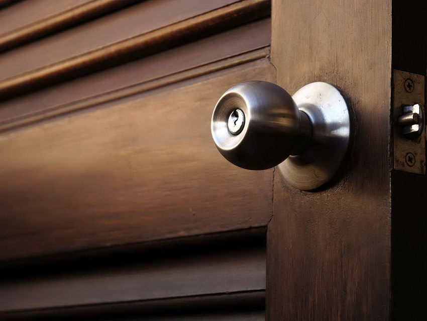 A fairly common option is a door handle with a built-in lock A fairly common option is a door handle with a built-in lock
