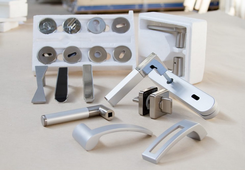 The lock should correspond as much as possible to the characteristics and type of door, therefore most often door manufacturers produce products in a set The lock should correspond as much as possible to the characteristics and type of door, therefore most often door manufacturers produce products in a set