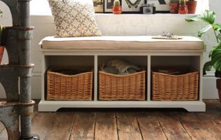 Bench in the hallway: a convenient and multifunctional element in the hallway