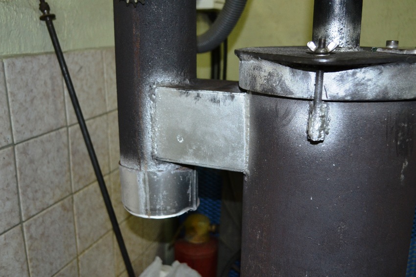 Depending on the type of device, the structure can be created from pipes of different diameters or from iron sheets Depending on the type of device, the structure can be created from pipes of different diameters or from iron sheets