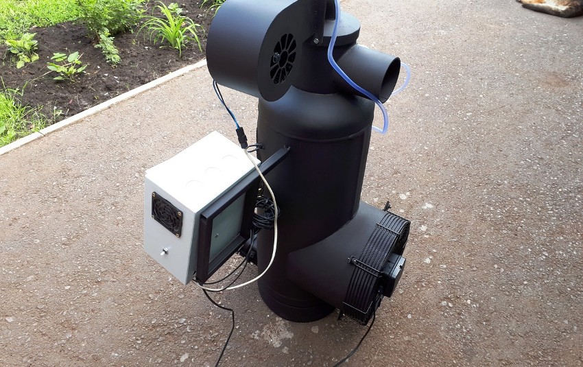 The working furnace is equipped with a chimney, an air supply pipe and a built-in tank The working furnace is equipped with a chimney, an air supply pipe and a built-in tank