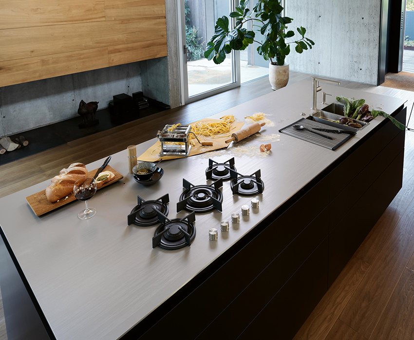 The gas hob can have 2 to 7 burners The gas hob can have 2 to 7 burners