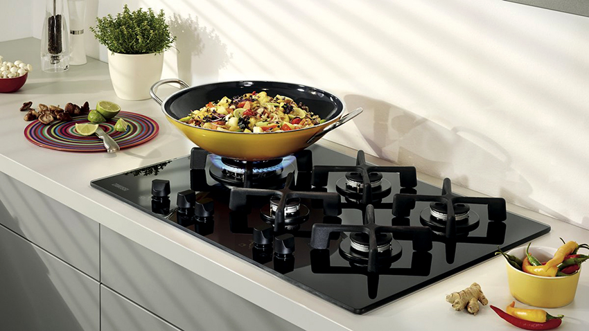 Gas control function prevents gas leakage in case of flame extinguishment Gas control function prevents gas leakage in case of flame extinguishment