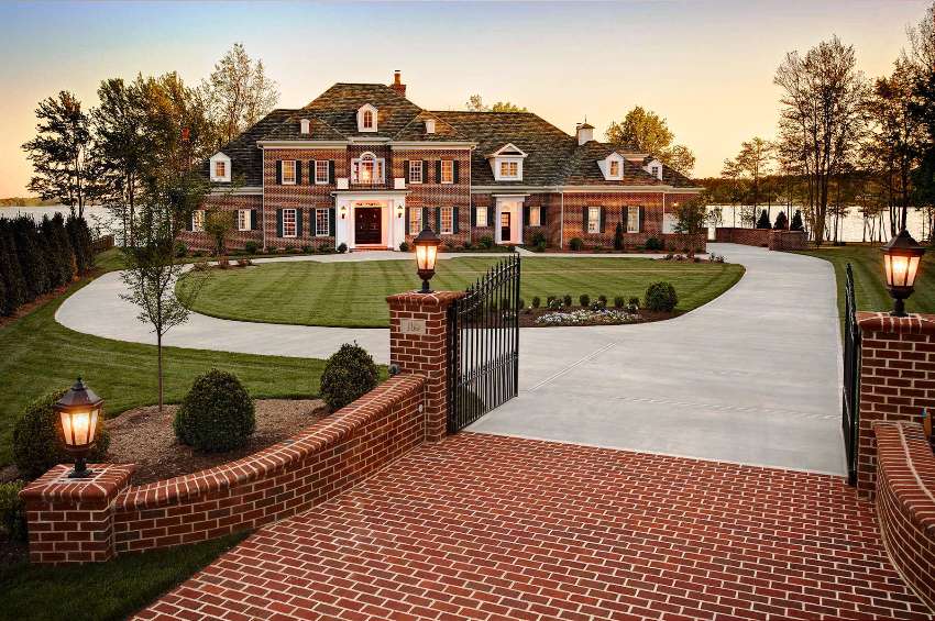 English-style home design looks luxurious and elegant English-style home design looks luxurious and elegant