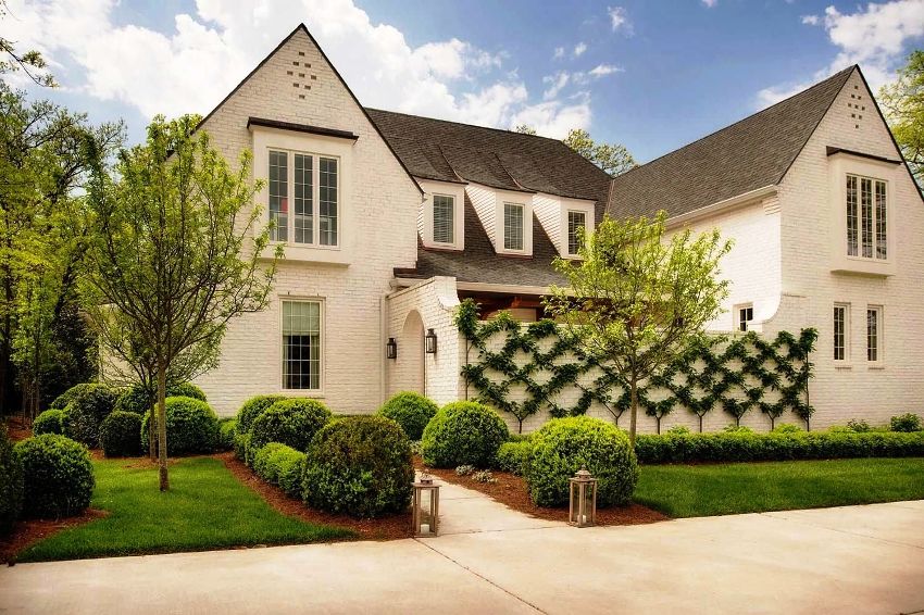 White brick buildings are durable and have a fairly long service life White brick buildings are durable and have a fairly long service life