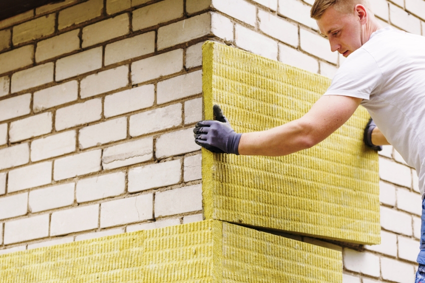 Insulation of a brick house with mineral wool is quite a rational solution, since it will retain heat well and allow air to pass through Insulation of a brick house with mineral wool is quite a rational solution, since it will retain heat well and allow air to pass through