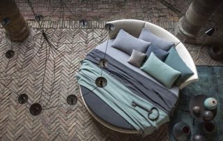 Round beds: extraordinary and stylish, beautiful and comfortable
