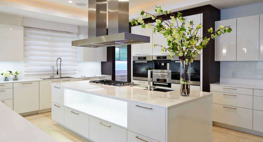 It is better not to dilute a high-tech white kitchen with a large number of additional details. It is better not to dilute a high-tech white kitchen with a large number of additional details.