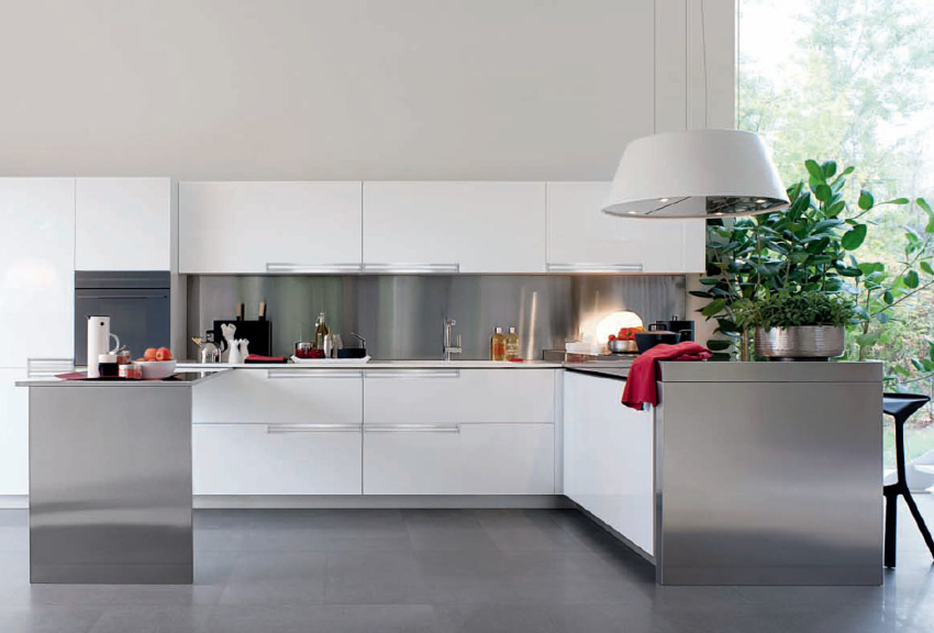 With a large number of glossy surfaces, the lighting system must be thought out very carefully With a large number of glossy surfaces, the lighting system must be thought out very carefully