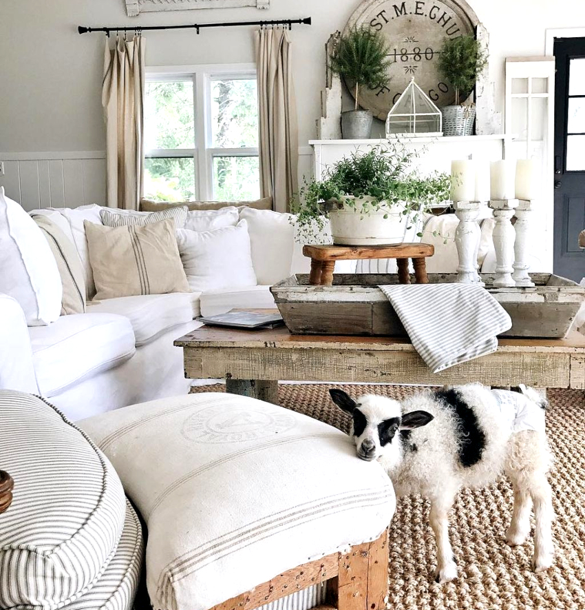 The seating area can be complemented by table candlesticks The seating area can be complemented by table candlesticks