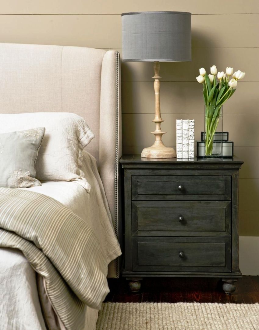 In addition to its versatility, bedside furniture can play an important role in decorating a room. In addition to its versatility, bedside furniture can play an important role in decorating a room.