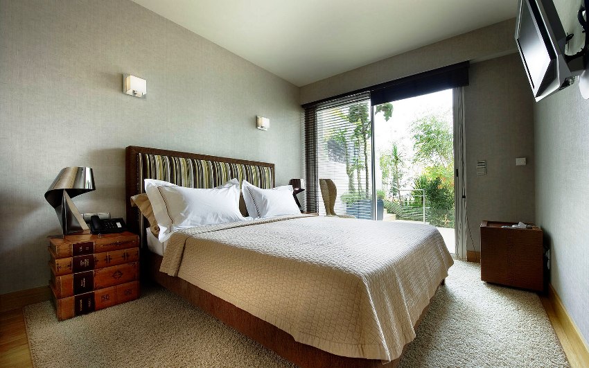 The bedside table was invented by the French and in translation it means the word - stump The bedside table was invented by the French and in translation it means the word - stump