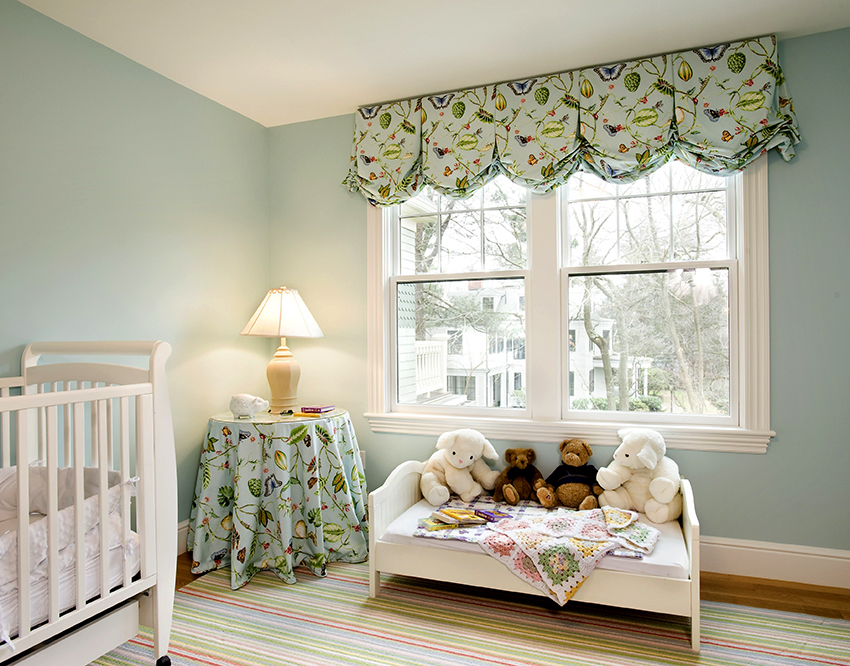 The most convenient and practical option for a nursery is short curtains. The most convenient and practical option for a nursery is short curtains.
