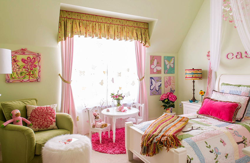 For the girl's room, curtains of pink, lilac and yellow shades are suitable For the girl's room, curtains of pink, lilac and yellow shades are suitable