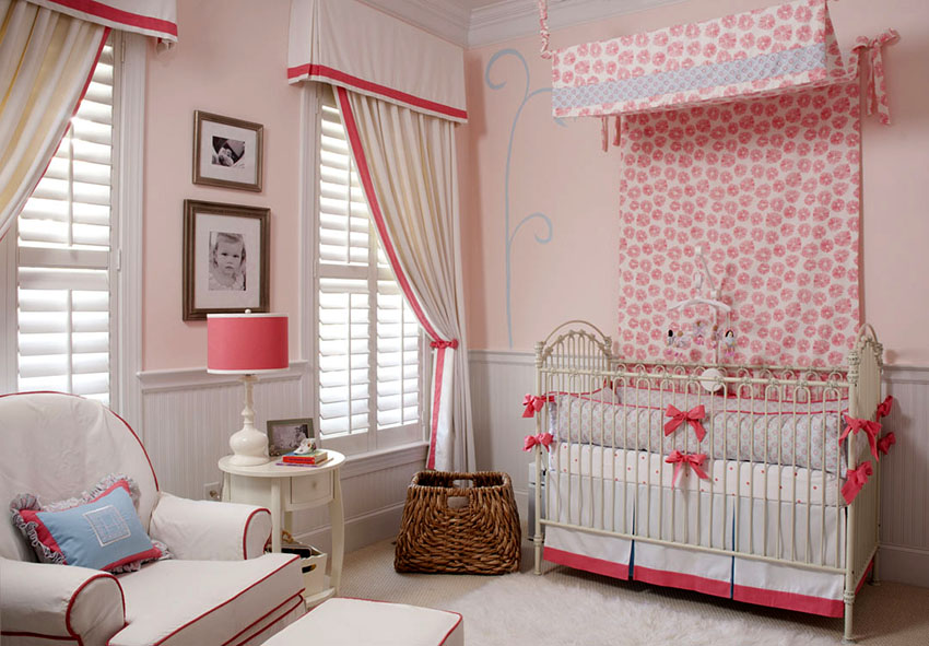 Blinds with vertical or horizontal slats are used for window decoration. Blinds with vertical or horizontal slats are used for window decoration.